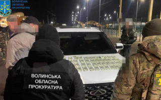 20 тисяч доларів за перетин кордону у схованці автобуса — на Волині ділки придумали схему переправлення чоловіків