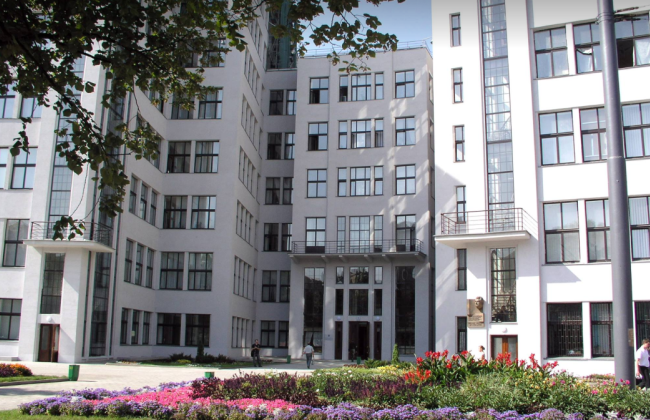 Суддя виїхала за кордон та не повернулася в Україну — ВРП звільнила суддю Господарського суду Харківської області Олену Смірнову