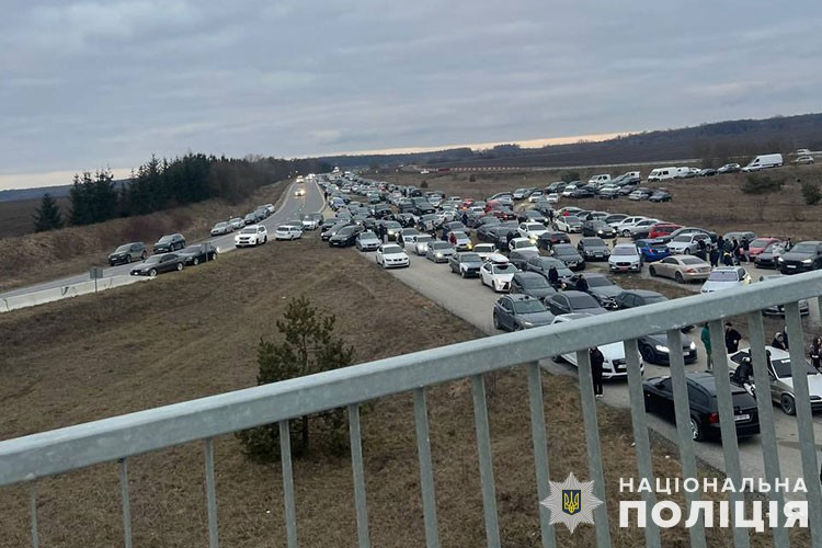 Поліція шукає організаторів несанкціонованих автоперегонів поблизу Тернополя