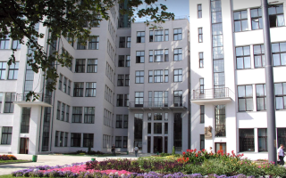 Суддя виїхала за кордон та не повернулася в Україну — ВРП звільнила суддю Господарського суду Харківської області Олену Смірнову