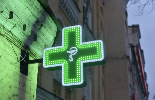 Владимир Зеленский пригрозил кадровыми решениями на фоне цен на лекарства в аптеках