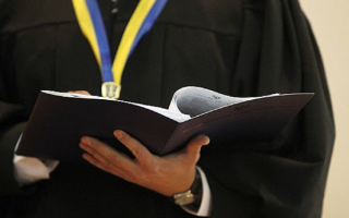 Розгляд справи тривав більше 7 років — на Хмельниччині ухвалили вирок експоліцейському за збут наркотиків