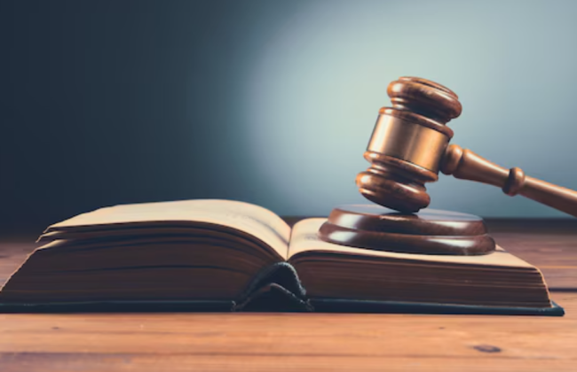 У Хмельницькому підлітку, який підпалив авто військового, присудили прочитати патріотичну книгу