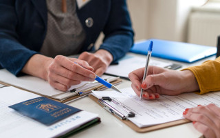 Як підприємство може прийняти працівників на роботу на місце евакуйованих