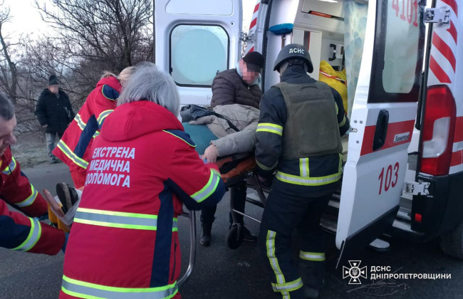 На Дніпропетровщині автобус в’їхав у дерево – 14 постраждалих у ДТП
