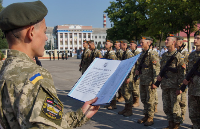 Факт того, что военнослужащий не приносил военную присягу, не препятствует его осуждению за отказ от исполнения приказа командира – Верховный Суд