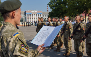 Факт того, что военнослужащий не приносил военную присягу, не препятствует его осуждению за отказ от исполнения приказа командира – Верховный Суд