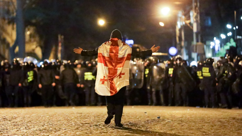 Парламент Грузии усилил ограничения на протесты – штрафы и аресты до 60 суток