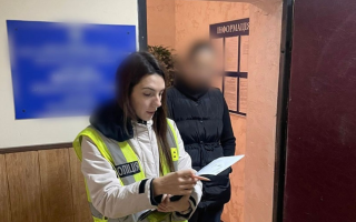 Присвоили около 1 млн грн со счетов умерших — в Киеве будут судить частного нотариуса и трех его подельников