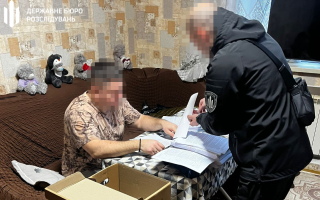 ДБР викрило посадовців, які розікрали понад 100 млн грн на закупівлі дров для ЗСУ