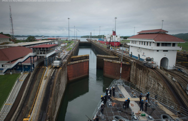 Панама освободила корабли и суда правительства США от платы за прохождение по Панамскому каналу