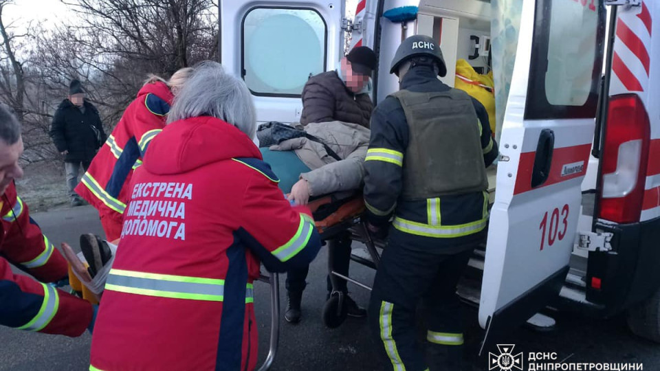 На Дніпропетровщині автобус в’їхав у дерево – 14 постраждалих у ДТП