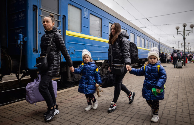 Раде рекомендуют принять законопроект об обязательной эвакуации детей из зоны боевых действий