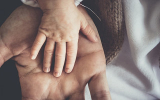 Як встановити батьківство після смерті чоловіка – роз’яснення