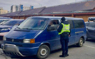 В Киеве патрульные через штрафы провели очередное воспитание с нарушителями ПДД, фото
