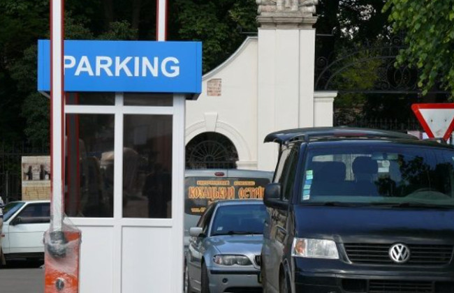 Уряд спростив вимоги до функціонування приватних паркувальних майданчиків