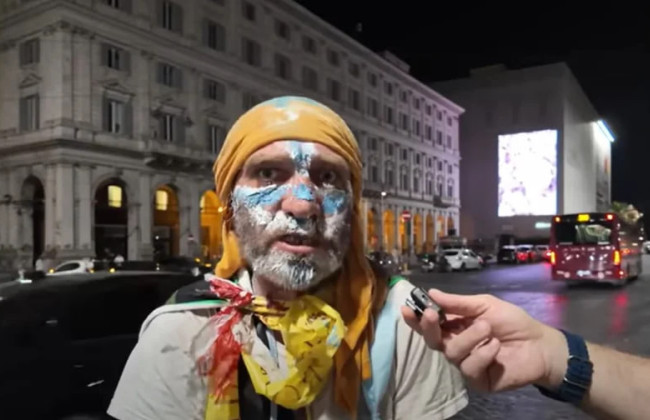 В Риме запретили проживать украинцу, известному как «человек-дерево» из-за нападений на людей