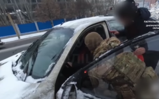 В Днепре водитель потерял сознание за рулем автомобиля, видео