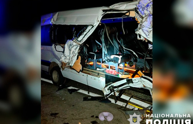 На Полтавщине автобус с пассажирами столкнулся с грузовиком, есть погибший