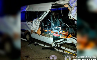На Полтавщині автобус з пасажирами зіткнувся з вантажівкою, є загиблий