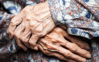 В Одессе 72-летнюю мать погибшего военного избила работница медицинского офиса