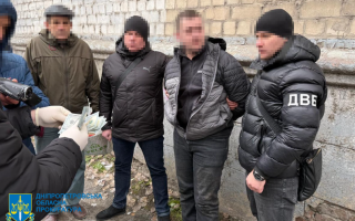 В Днепре задержали полицейского, который за 1500 долларов помогал уклониться от мобилизации