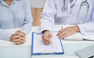 Чи може роботодавець не оплатити лікарняний, якщо у листку непрацездатності не вказано код хвороби