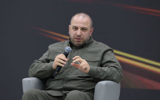 Министр обороны Рустем Умеров объяснил, на какую сумму смогут рассчитывать добровольцы от 18 до 24 лет