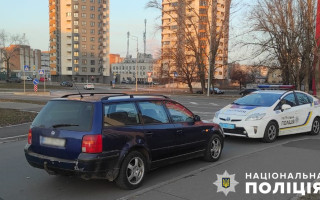 В Киеве задержали водителя, который пьяным выехал на тротуар, травмировал девушку и скрылся