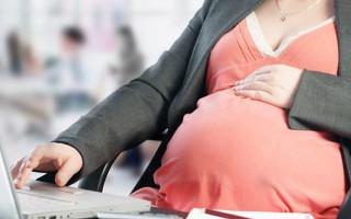 Чи має право на допомогу по вагітності та пологах жінка, яка проводить незалежну професійну діяльність