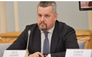 Судья ВС Андрей Жук поддерживал позицию чиновников Януковича по делам Революции Достоинства и игнорировал доказательства СБУ о наличии у чиновницы паспорта РФ, а теперь хочет стать членом ВСП