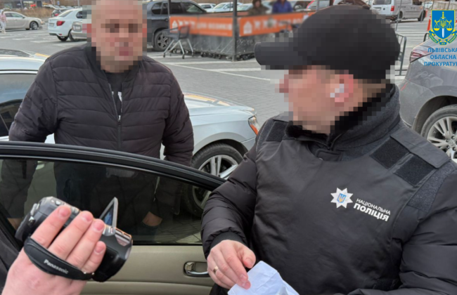 12 тысяч долларов за пересечение границы — во Львове мужчина наладил схему нелегального выезда