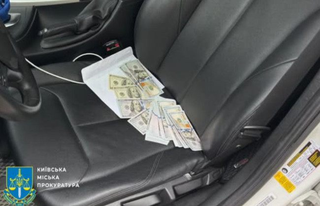 В Киеве задержали россиянку, которая за $12000 обещала мужчине трудоустройство водителем для выезда за границу