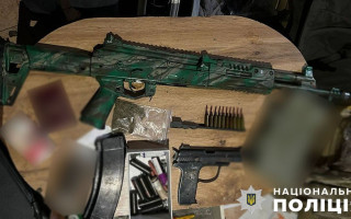 Гранаты, автомат, патроны и мина - в Киеве разоблачили мужчину на хранении арсенала оружия, фото