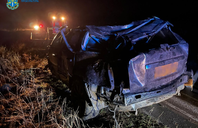 В Хмельницкой области пьяный водитель превысил скорость и устроил ДТП, в котором погиб мужчина и травмировались подростки
