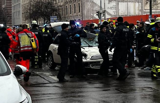 У Мюнхені автомобіль в'їхав у натовп — щонайменше 15 постраждалих, фото