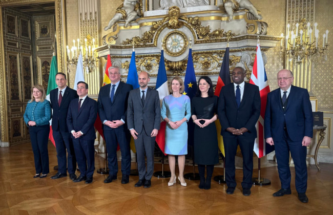 Министры иностранных дел настаивают на участии в переговорах о мире в Украине