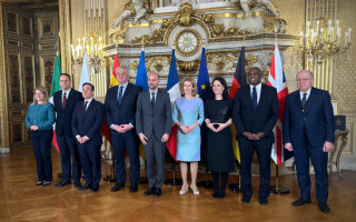 Министры иностранных дел настаивают на участии в переговорах о мире в Украине