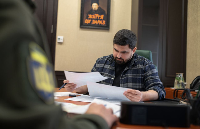 В Киеве фиксируют частные авто с пропусками на комендантский час – началась проверка