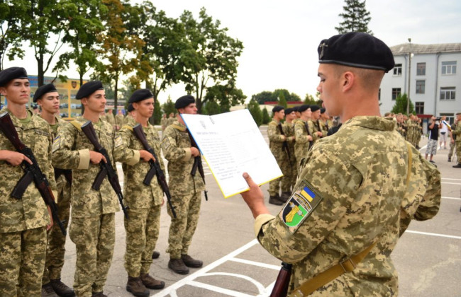 Лица офицерского состава, которые увольняются с военной службы в течение 5 лет после окончания заведения высшего образования, будут возмещать расходы государству