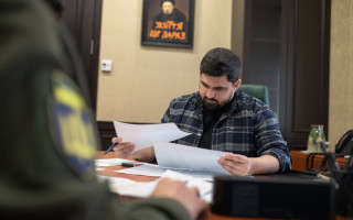 В Киеве фиксируют частные авто с пропусками на комендантский час – началась проверка