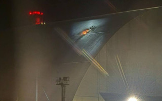 Пошкодження суттєві: Андрій Єрмак та Володимир Зеленський опублікували фото і відео наслідків удару по Чорнобильській АЕС