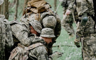 Инструкторы, которые будут проводить базовую военную подготовку, будут определяться из числа участников боевых действий
