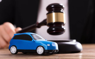 Суд звільнив з-під податкової застави легковий автомобіль, але податкова подала апеляцію — чим все закінчилося