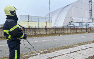 Пожежу у Чорнобильській зоні відчуження досі гасять після атаки РФ