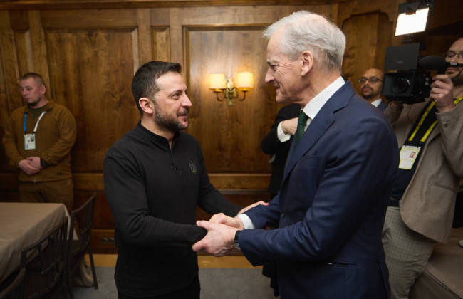 Зеленський обговорив з прем’єром Норвегії інвестиції у далекобійні ракети та дрони