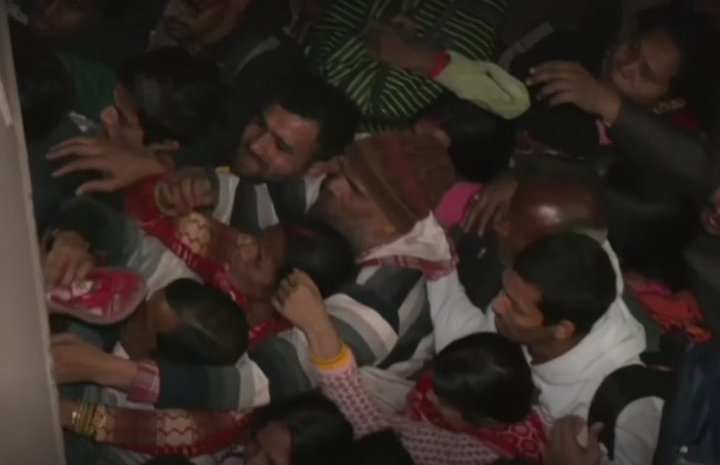 Задержка поездов на вокзале Нью-Дели привела к давке – 18 погибших и десятки раненых