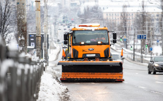 Киев в снегу – на дорогах работает 232 единицы техники