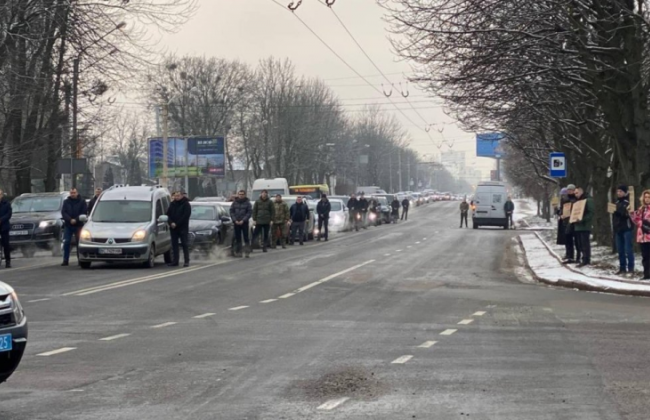 На Львовщине весь транспорт будет останавливаться во время минуты молчания