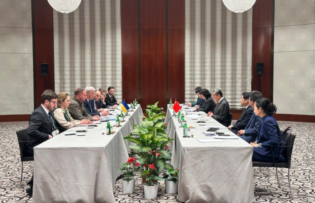 Украина должна быть стороной любых потенциальных мирных переговоров – глава МИД Китая